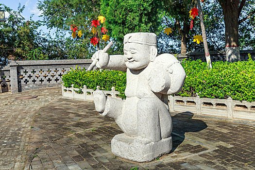 中国河南省陕州地坑院民俗文化园石雕人像