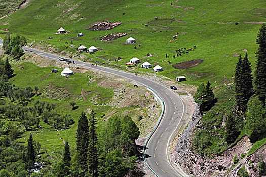 天山上的公路