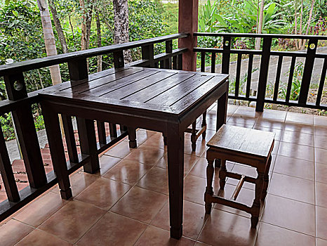木椅,桌子,平台