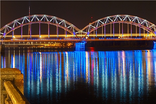 铁路桥,夜晚,里加,拉脱维亚