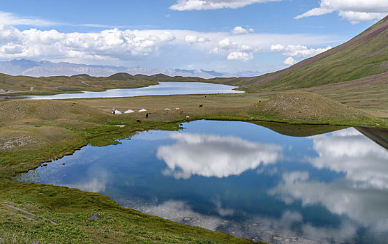 云,反射,湖,山谷,远景,山脉,吉尔吉斯斯坦