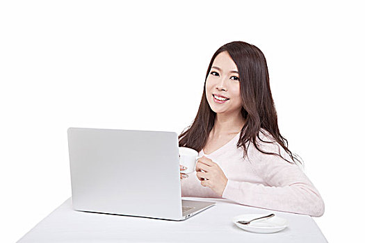 青年女子使用手提电脑