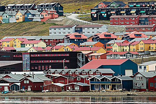 挪威,北极,斯瓦尔巴特群岛,斯匹茨卑尔根岛,朗伊尔城,浅色,活动房屋,木屋,围绕,博物馆,行政,中心