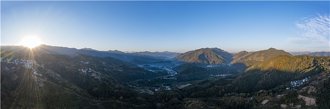 宽幅群山山峦山谷村落航拍