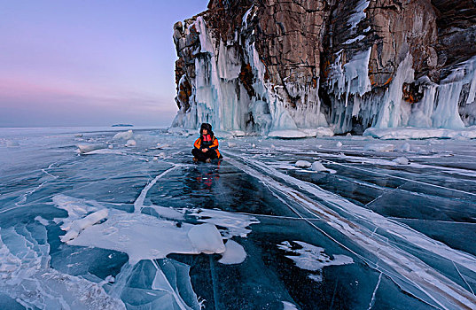 一个人,坐,上方,冰,贝加尔湖,伊尔库茨克,区域,西伯利亚,俄罗斯