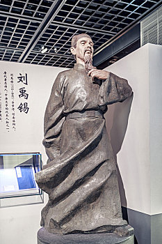 中国科举博物馆内历史名人刘禹锡塑像