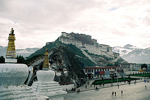 青藏铁路沿线之寺庙文化布达拉宫广场
