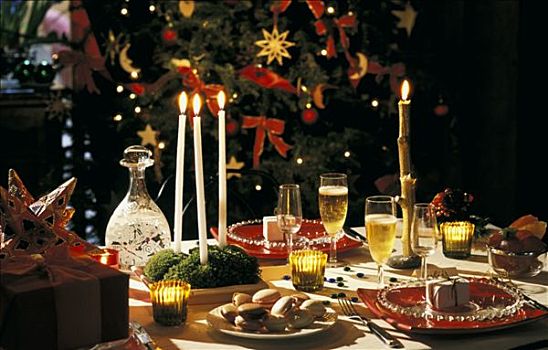 圣诞餐,桌子,正面,装饰,圣诞树,蜡烛