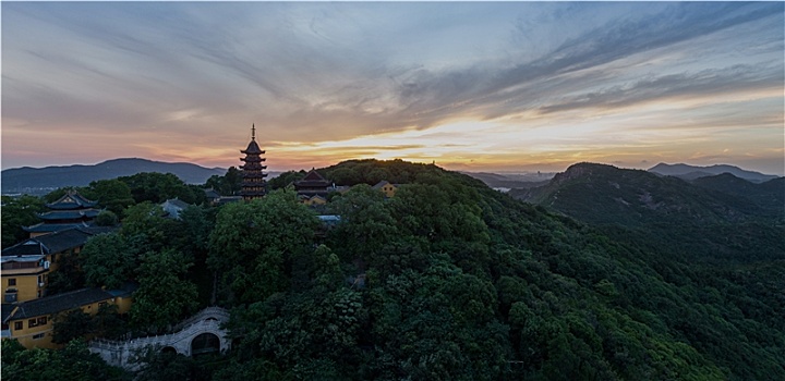 灵岩山寺