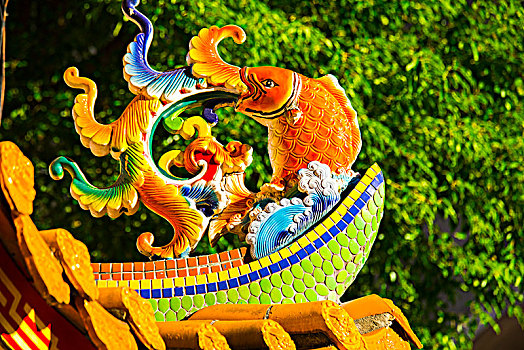 中国宗教信仰,寺庙大金炉,顶盖上的吉祥物石鲤鱼