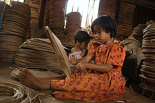 9岁,传统,帽子,房子,家族企业,农民,人,生活方式,乡村,缅甸,学校,学习,分数,城镇
