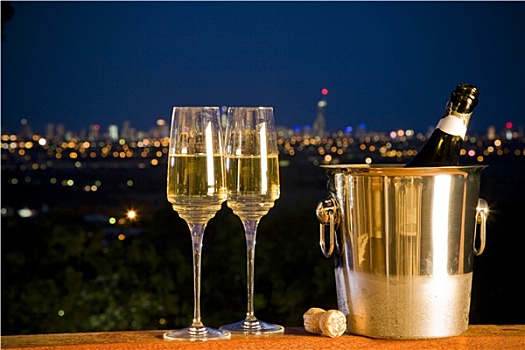 香槟酒瓶,两个,玻璃杯,夜晚,天际线,背景