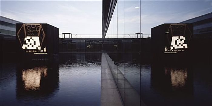 沃达丰总部,反射,玻璃,水