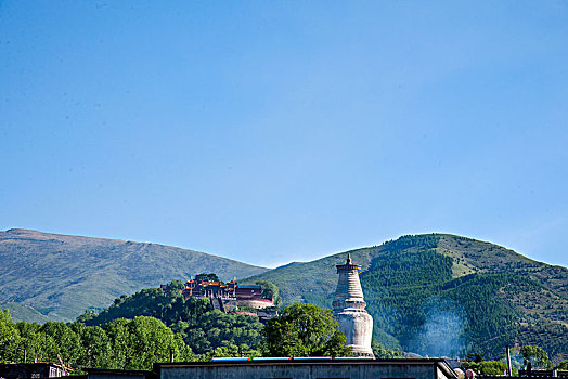 山西忻州市五台山广宗寺寺院远眺塔院寺院
