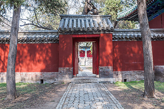 山东曲阜颜庙红色庙门中式门楼