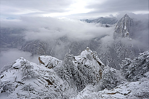 雪后华山宛如画