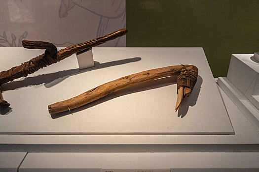 秘鲁印加博物馆藏现代木美洲驼骨刃锄头
