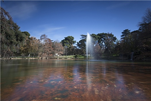 湖,水晶宫