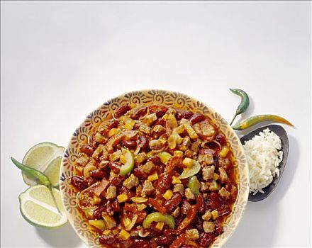 墨西哥辣味牛肉末,盘子,米饭,柠檬,一半