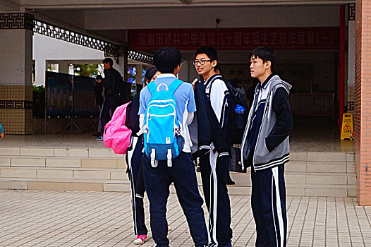 深圳高中学生在校园放寒假