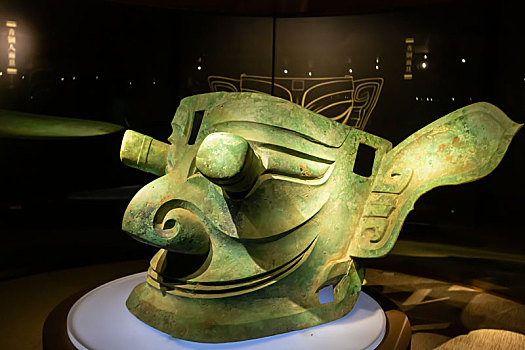 四川廣漢三星堆博物館青銅縱目面具（商代晚期，1986年三星堆二號祭祀坑出土）