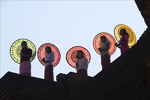年轻,缅甸,女人,色彩,伞,站立,庙宇,墙壁,蒲甘