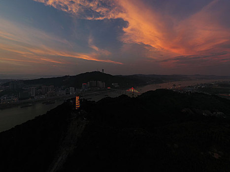 广西梧州红霞耀山城