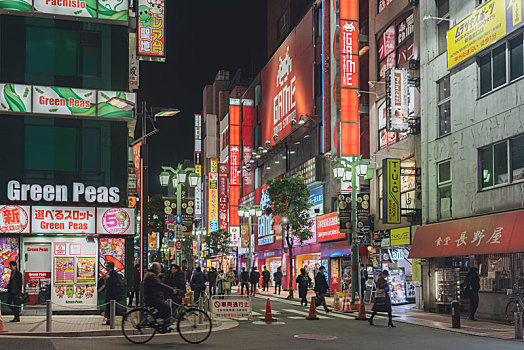 日本东京新宿商业区夜景