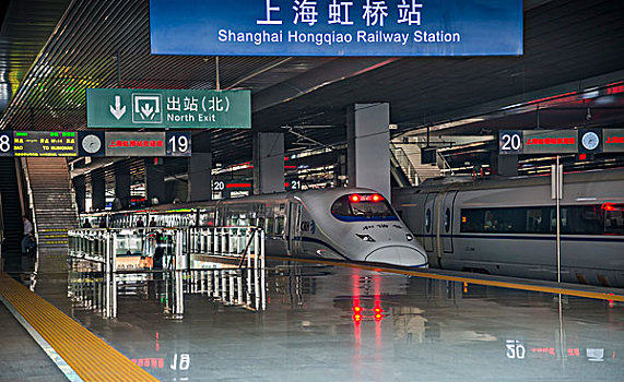 高速列车,站台,火车站,上海,中国,亚洲