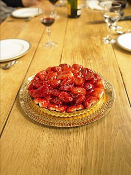 草莓糕点,餐桌