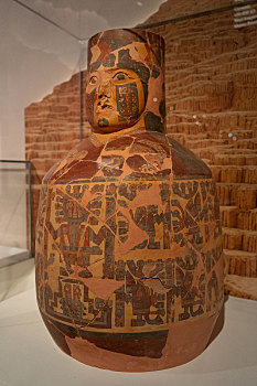 秘鲁阿亚库乔博物馆瓦里帝国大型人形罐
