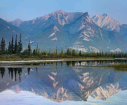 湖,滨海休闲区,山,碧玉国家公园,艾伯塔省,加拿大