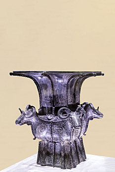 中国国家博物馆,四羊青铜方尊,商后期,约公元前14世纪,前11世纪,1938年湖南宁乡出土