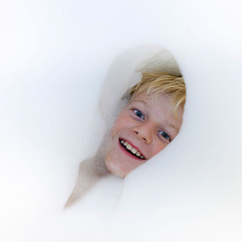 男孩,9岁,头部,沐浴,泡沫