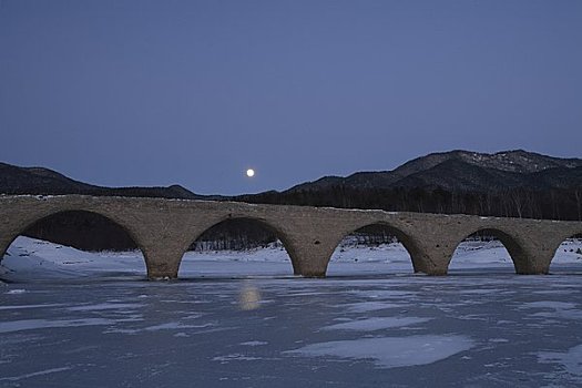 桥,月亮