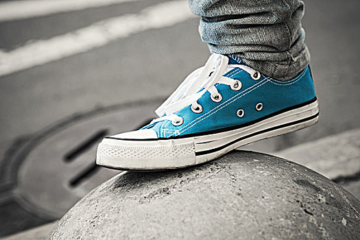 蓝色,运动鞋,青少年,脚,城市,特写,照片,聚焦,浅