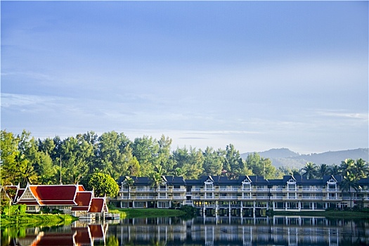 泰国普吉岛著名的环湖渡假饭店