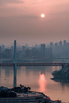 重庆千厮门大桥的落日