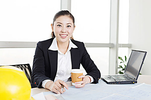年轻,中国人,职业女性,工作,现代办公室