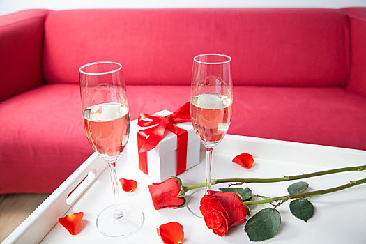 香槟酒杯,红玫瑰
