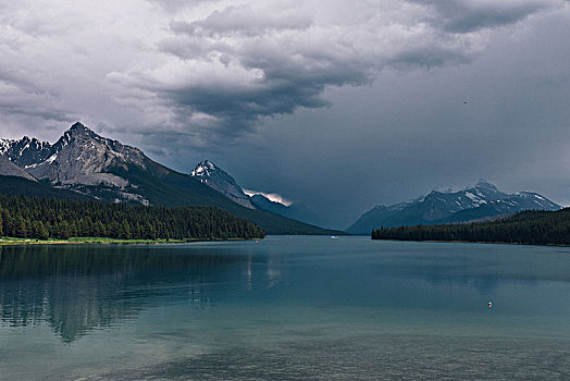 雷暴,玛琳湖,碧玉国家公园,加拿大
