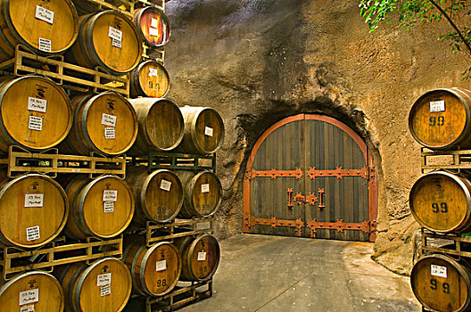 橡木桶,一堆,户外,门,老,地窖,陈酿,葡萄酒厂,加利福尼亚