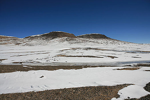 青海,可可西里,卓乃湖附近的火山遗址