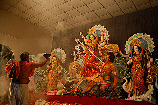 印度教,牧师,礼拜,正面,神像,女神,白天,五个,长,节日,庙宇,达卡,孟加拉,十月,2007年