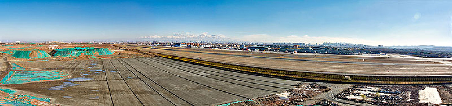 中国新疆乌鲁木齐地窝堡国际机场全景