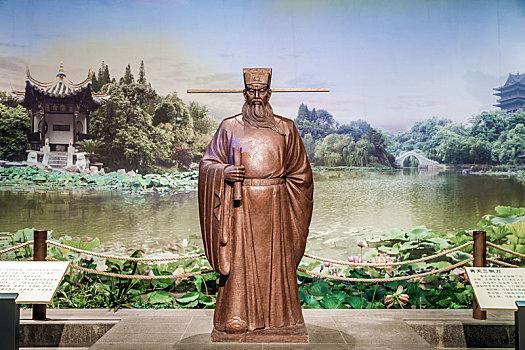 中国安徽名人馆内包公铜像