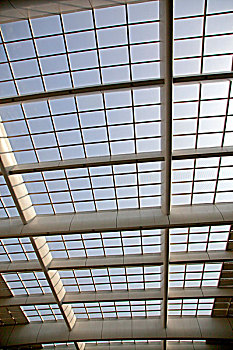 北京南站候车大厅的透明屋顶