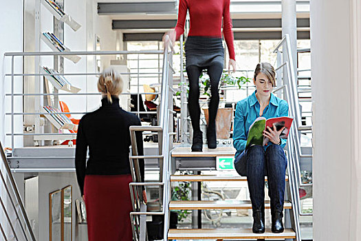 职业女性,台阶,办公室