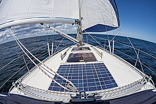 帆船,太阳能电池板