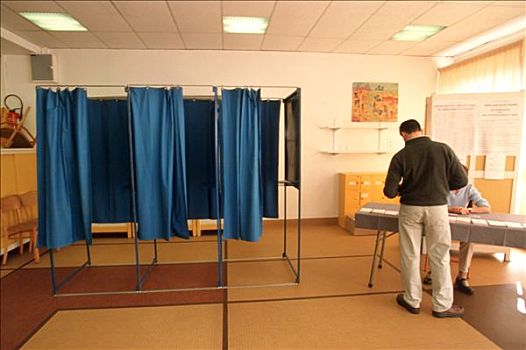 法国,卢瓦尔河地区,大西洋卢瓦尔省,南特,投票站,2002年,选举